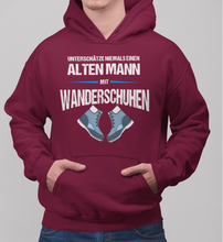 Lade das Bild in den Galerie-Viewer, Alter Mann mit Wanderschuhen - Unisex Organic Hoodie -