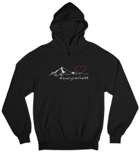 Lade das Bild in den Galerie-Viewer, Für alle die ihr Herz am rechen Fleck Berglandschaft tragen möchten und einfach nur #bergverliebt sind. Auch perfekt als Geschenk T-Shirt für wanderbegeisterte geeignet.
