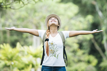 Lade das Bild in den Galerie-Viewer, Edelweiß Strauß - Organic T-Shirt - Stella Evoker T-Shirt