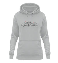 Lade das Bild in den Galerie-Viewer, Auch wenn du verschwitzt am Gipfel stehst bleibst du doch immer eine süße Wandermaus- dann ist das genau der richtige Hoodie für dich und deine nächste Wandertour.