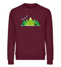 Lade das Bild in den Galerie-Viewer, Unser Weihnachts-Pullover &quot;Bergweihnacht&quot; ideal als Geschenk für Bergsteiger und Wanderer.
