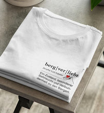 Lade das Bild in den Galerie-Viewer, Viele können sich nicht vorstellen, warum man ständig in den Bergen ist. Zeig es deinen Mitmenschen, was dich antreibt mit diesem Wander T-Shirt
